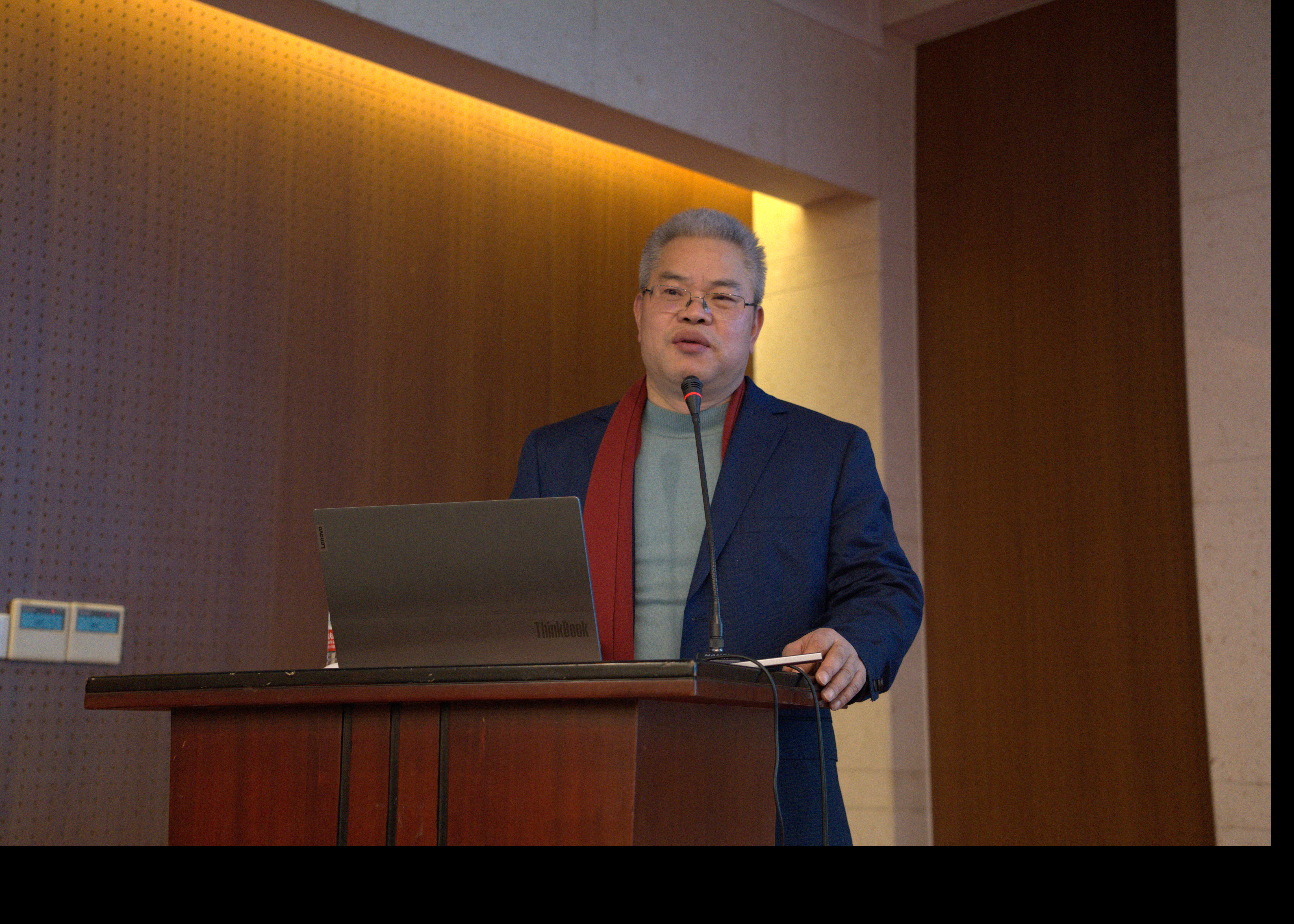 1、矿用合金汇报